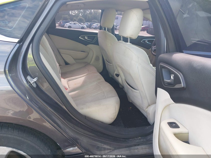 Фото 8 - CHRYSLER 200