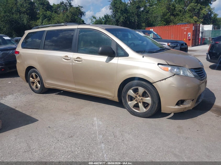 2011 TOYOTA SIENNA auction photo 1