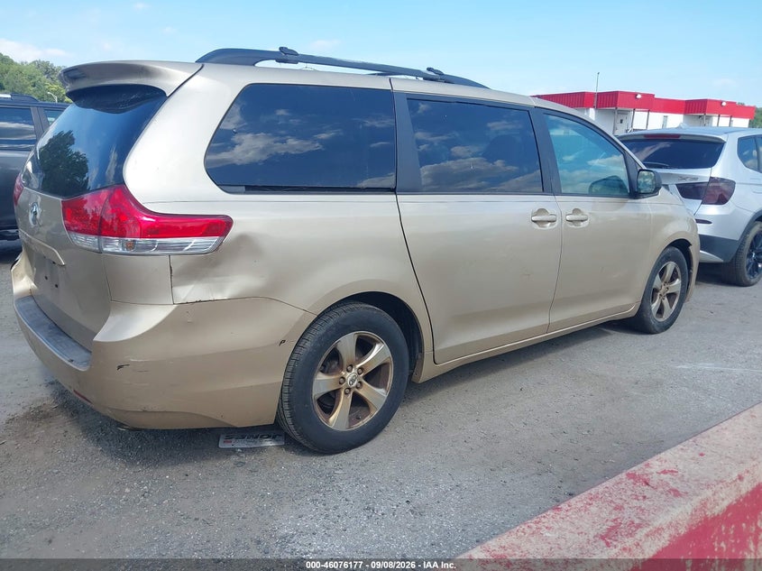 2011 TOYOTA SIENNA auction photo 4
