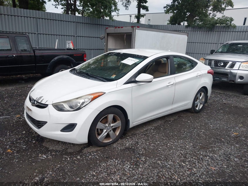 2013 HYUNDAI ELANTRA auction photo 2