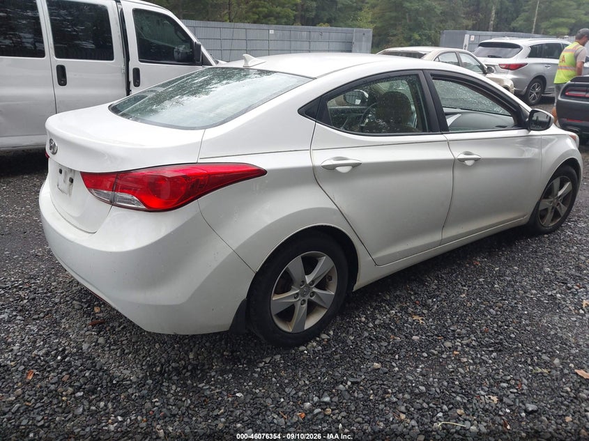 2013 HYUNDAI ELANTRA auction photo 4