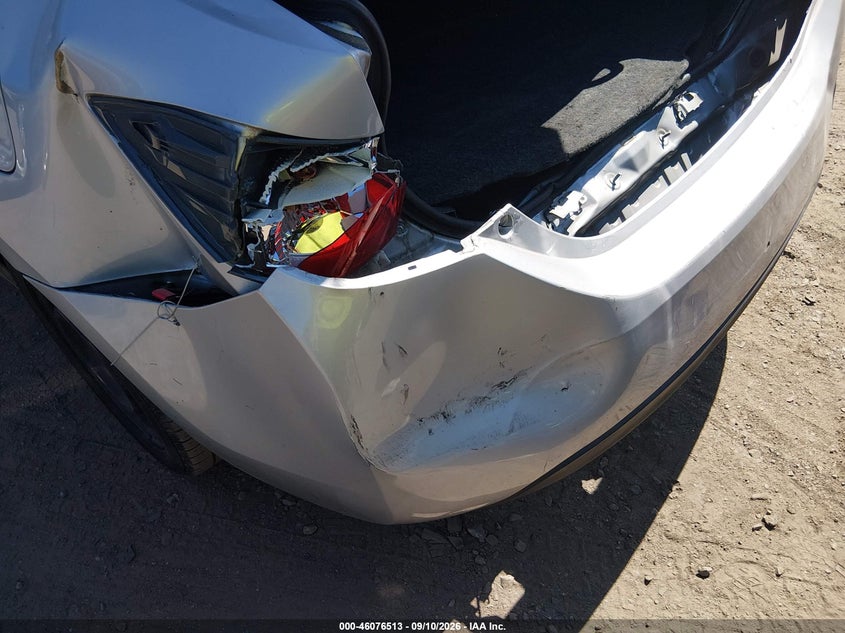 2015 TOYOTA COROLLA auction photo 6
