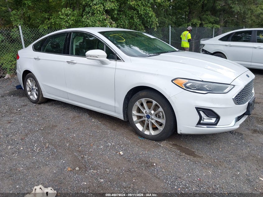 Vin: 3fa6p0su4lr259414, lot: 46576071, ford fusion plug-in hybrid titanium 2020 img_1