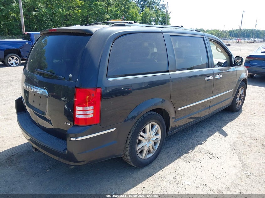 2008 CHRYSLER TOWN & COUNTRY auction photo 4