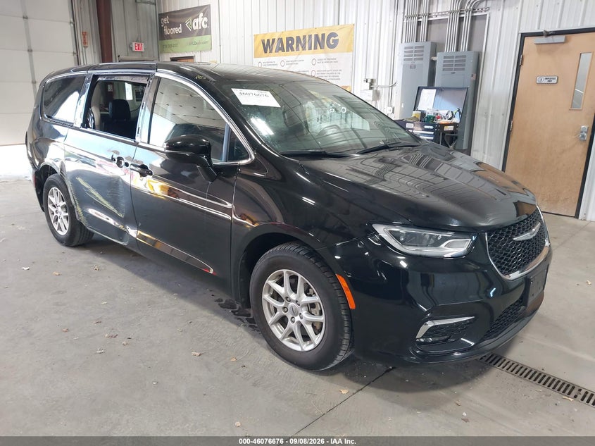 2024 CHRYSLER PACIFICA auction photo 1