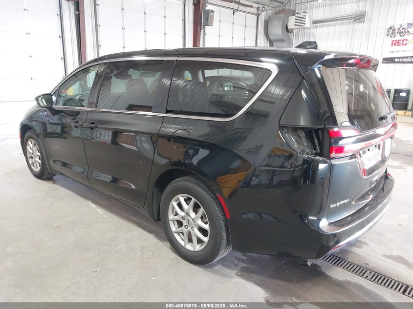 2024 CHRYSLER PACIFICA auction photo 3