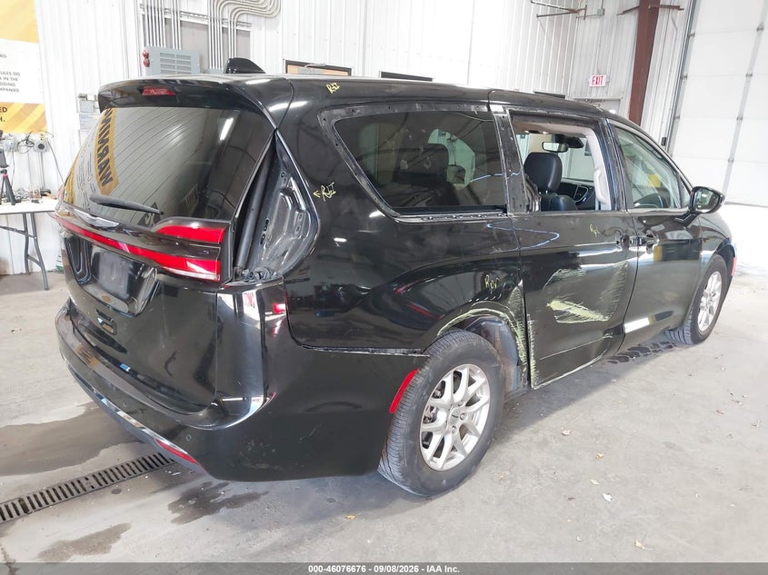 2024 CHRYSLER PACIFICA auction photo 4
