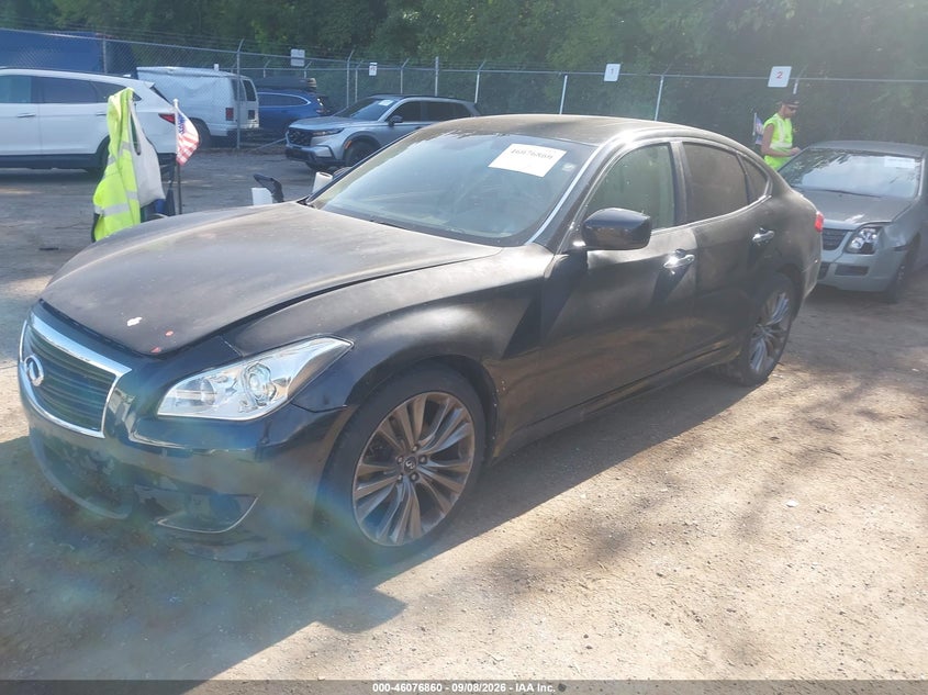 2011 INFINITI M56X auction photo 2