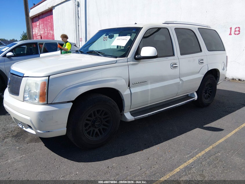 2002 CADILLAC ESCALADE auction photo 2