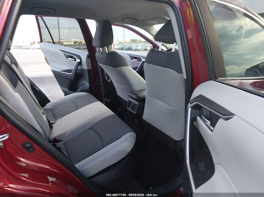 TOYOTA RAV4 HYBRID - zdjęcie 8