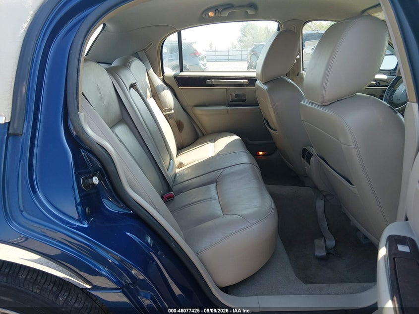 LINCOLN TOWN CAR 2011 VIN 2LNBL8CV8BX752308