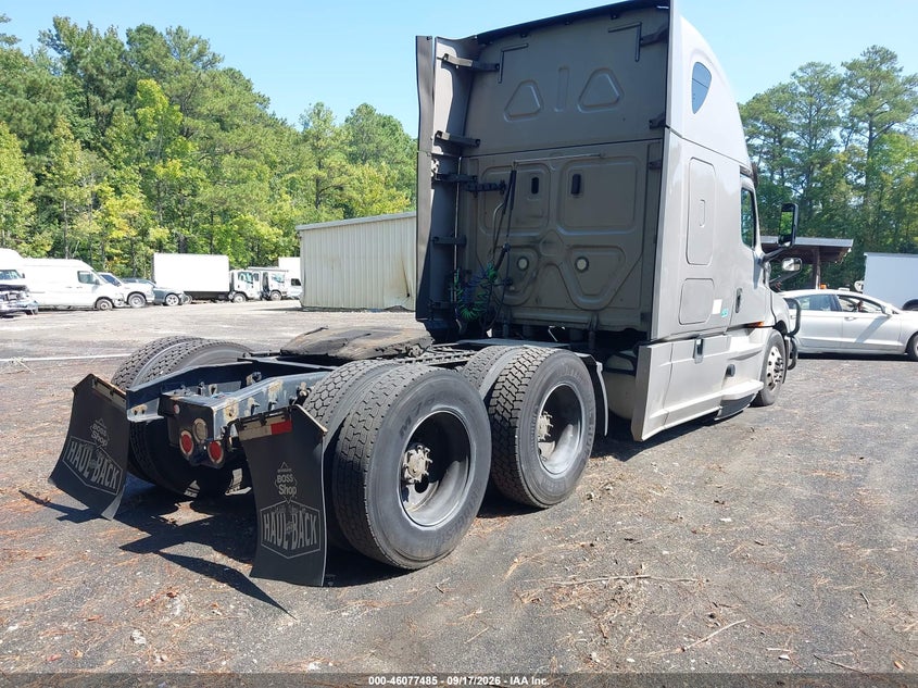 2019 FREIGHTLINER NEW CASCADIA 126 auction photo 4