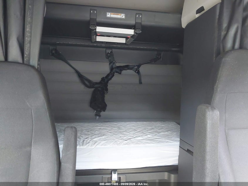 2019 FREIGHTLINER NEW CASCADIA 126 auction photo 6