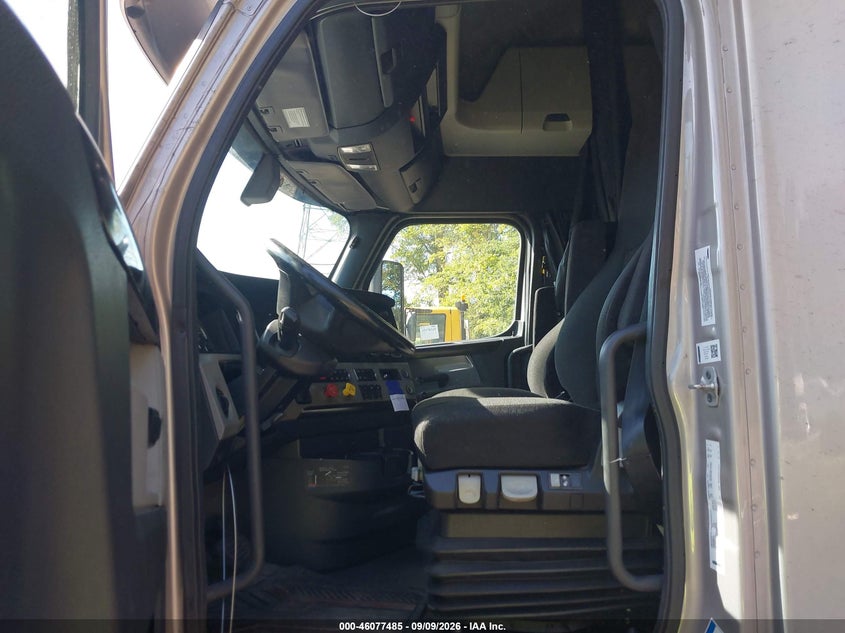 2019 FREIGHTLINER NEW CASCADIA 126 auction photo 7