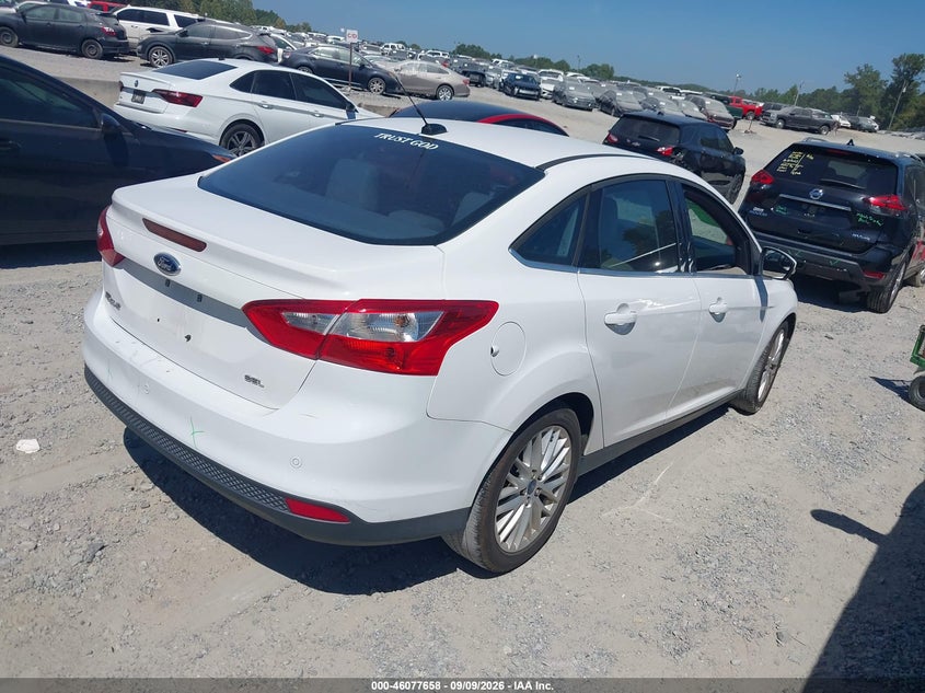 Vin: 1fahp3h27cl339028, lot: 46577205, ford focus sel 20124