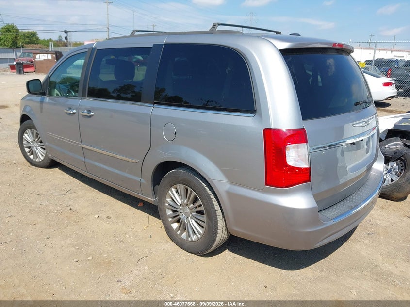 2015 CHRYSLER TOWN & COUNTRY auction photo 3