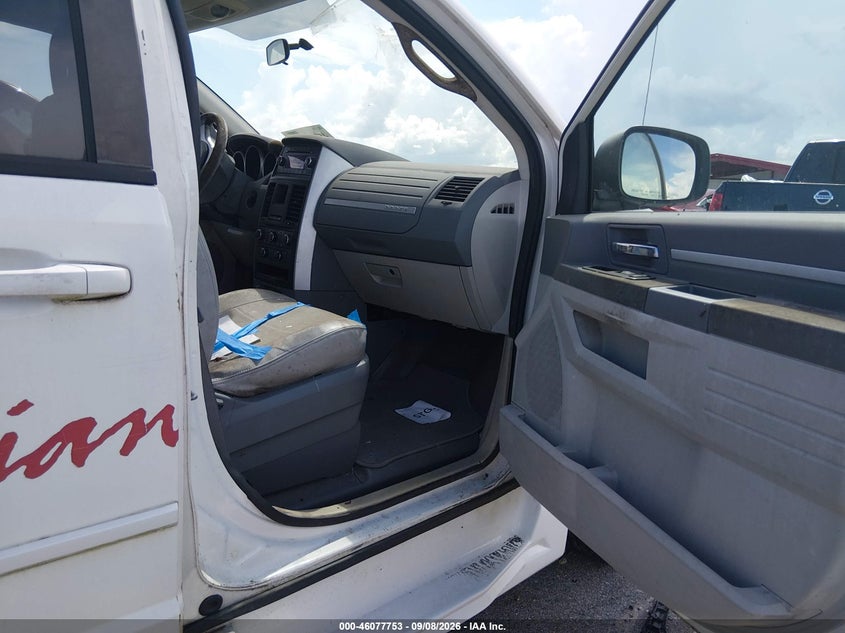 2010 DODGE GRAND CARAVAN auction photo 5