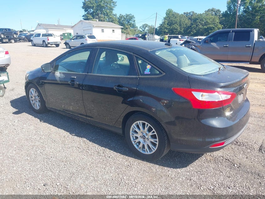 Vin: 1fahp3f24cl374614, lot: 46577400, ford focus se 20123