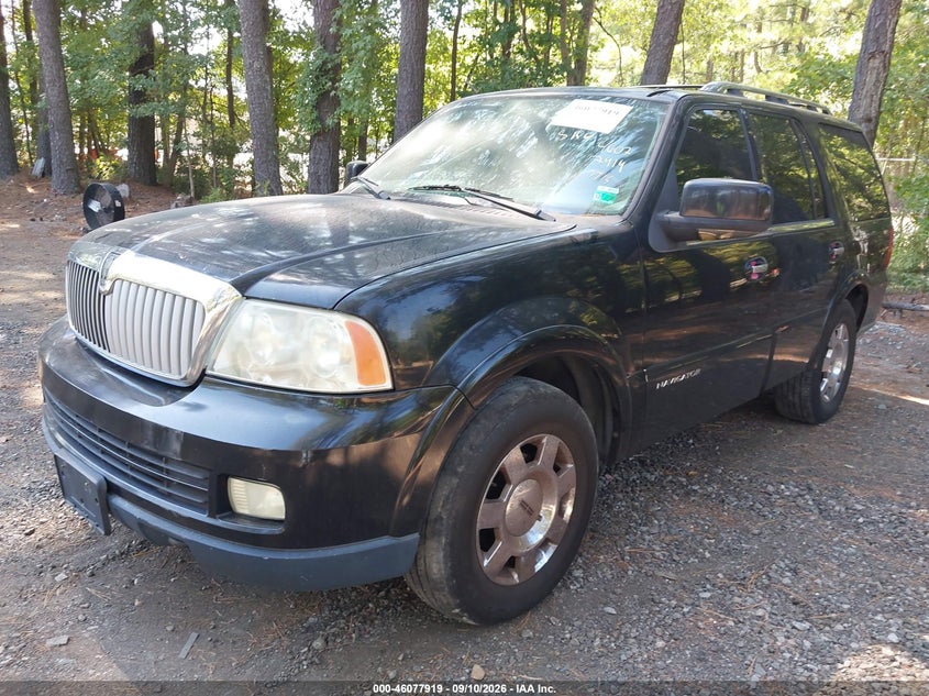 2005 Lincoln Navigator, Normal Wear & Tear, IAAI, VIN 5LMFU28585LJ01859 — photo 2
