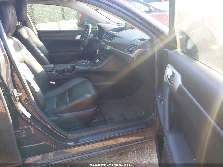 2012 LEXUS CT 200H auction photo 5