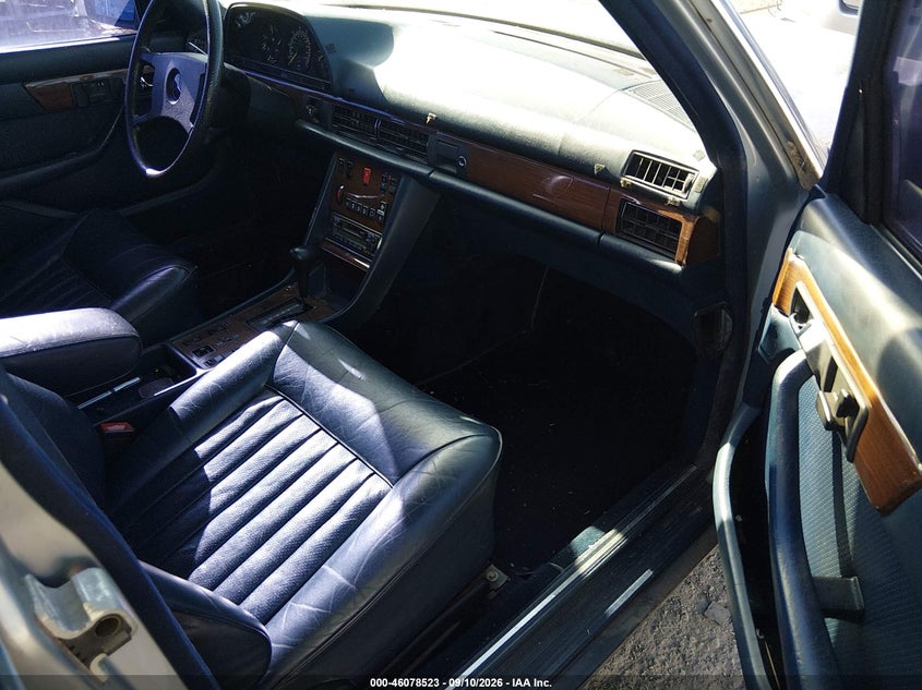 1984 MERCEDES-BENZ 380 auction photo 5