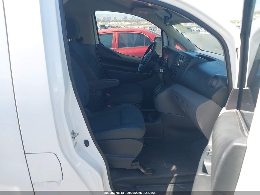 2015 NISSAN NV200 auction photo 5