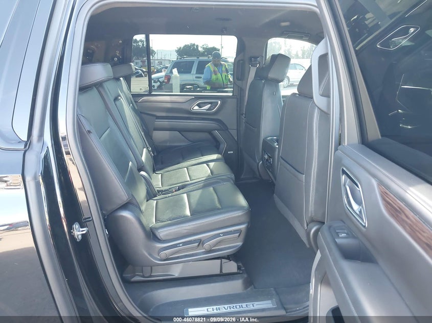 CHEVROLET SUBURBAN - zdjęcie 8