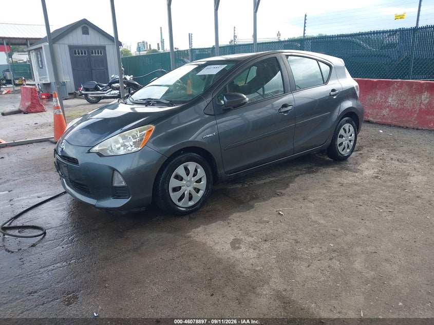 Vin: jtdkdtb37d1542136, lot: 46578443, toyota prius c two 20132