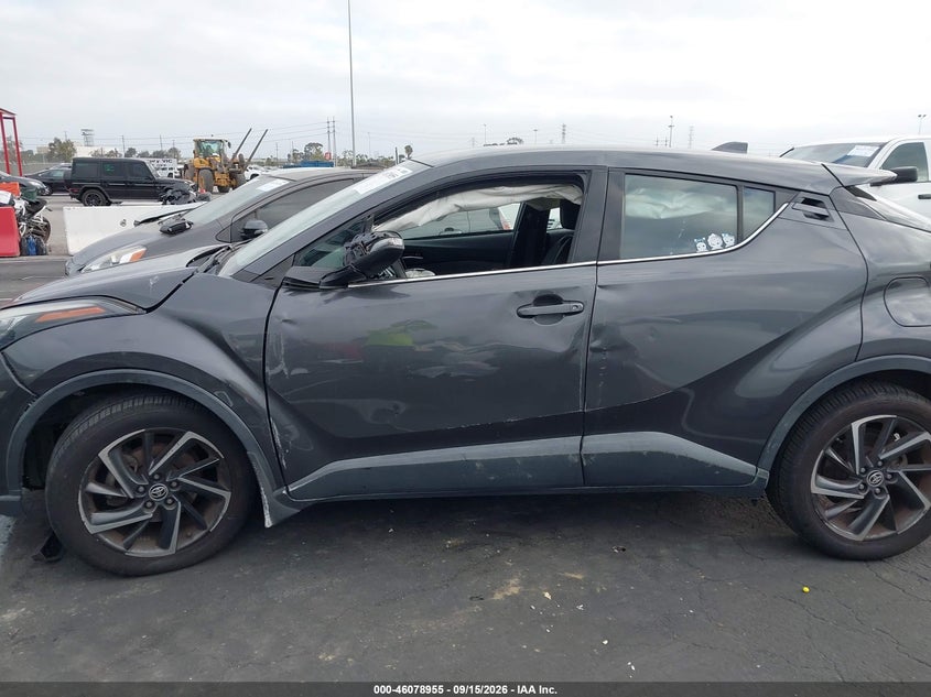TOYOTA C-HR - zdjęcie 13