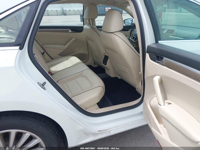 2017 VOLKSWAGEN PASSAT auction photo 8