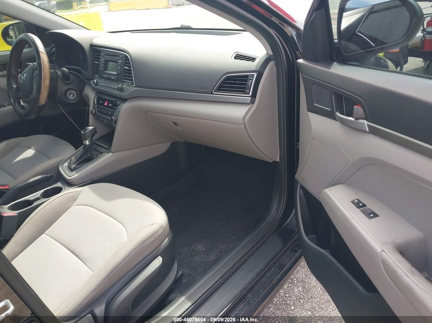 2017 HYUNDAI ELANTRA auction photo 5