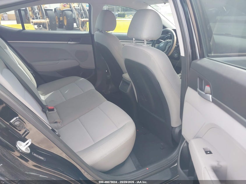 2017 HYUNDAI ELANTRA auction photo 8