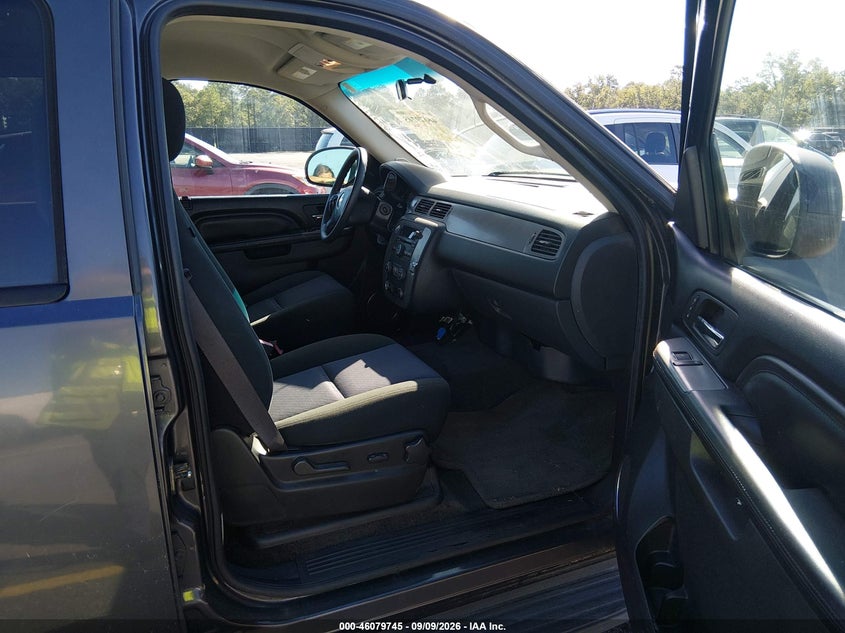2011 CHEVROLET TAHOE auction photo 5