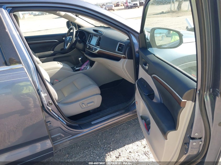 TOYOTA HIGHLANDER - zdjęcie 5