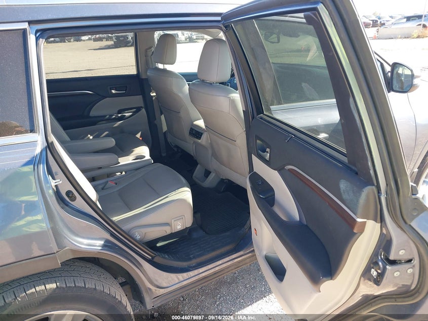 TOYOTA HIGHLANDER - zdjęcie 8