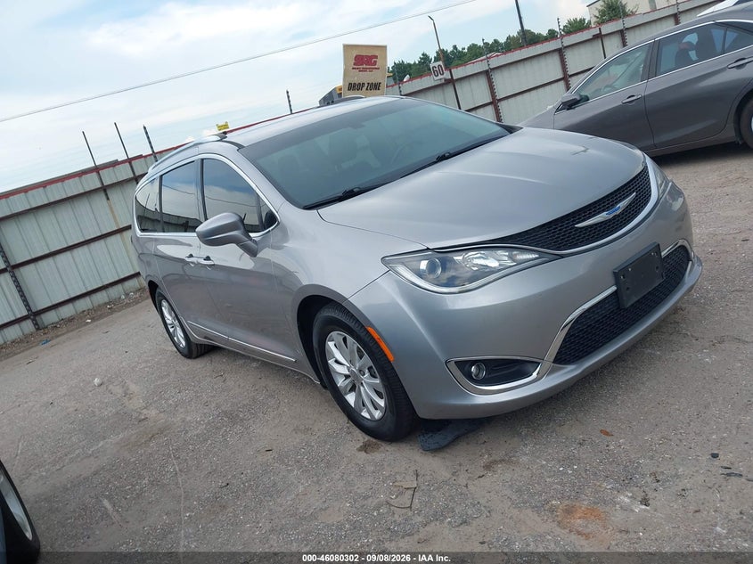 2018 CHRYSLER PACIFICA auction photo 1