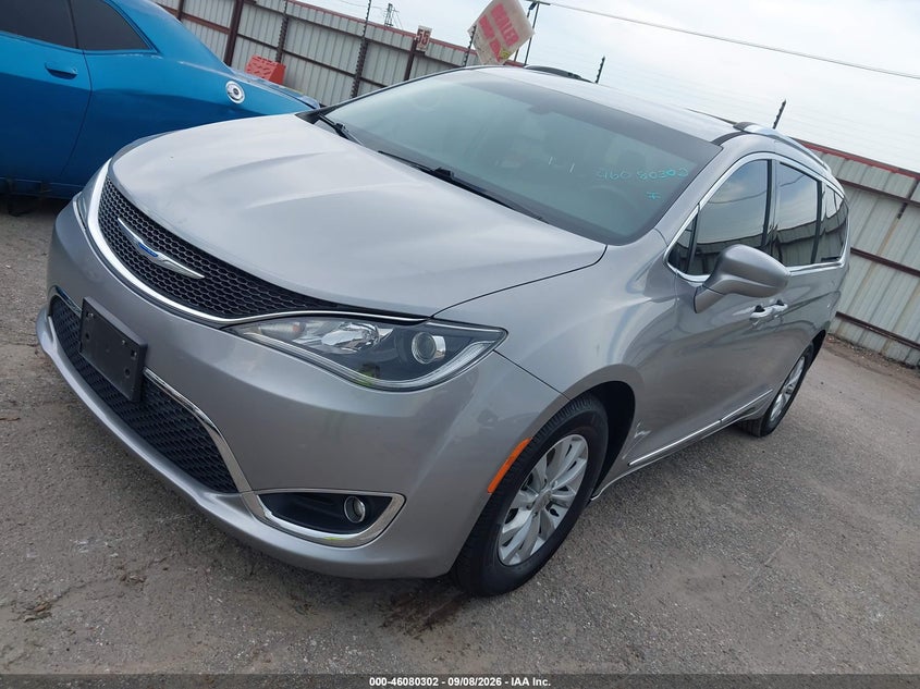 2018 CHRYSLER PACIFICA auction photo 2