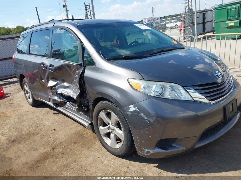 TOYOTA SIENNA - zdjęcie 1