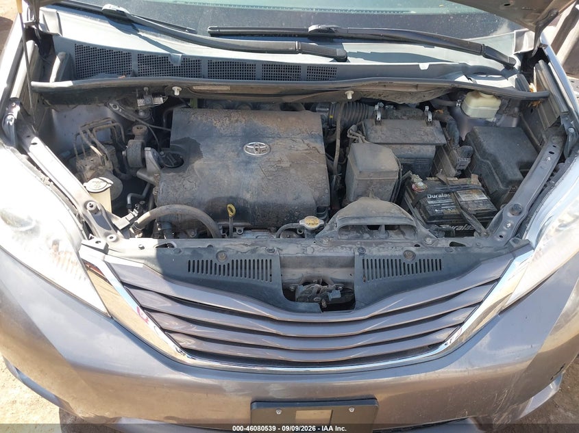 TOYOTA SIENNA - zdjęcie 10