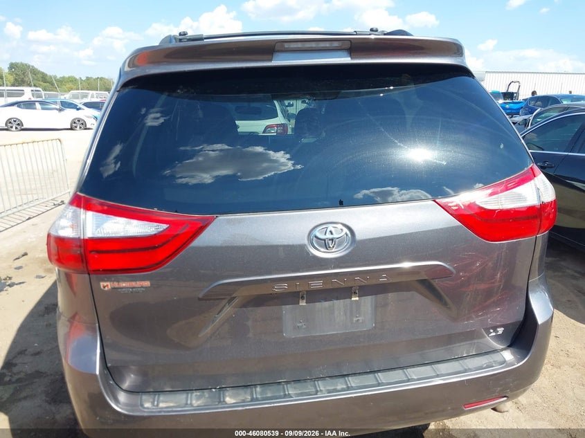 TOYOTA SIENNA - zdjęcie 16