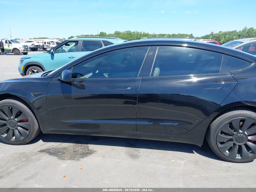 TESLA MODEL 3 - zdjęcie 14