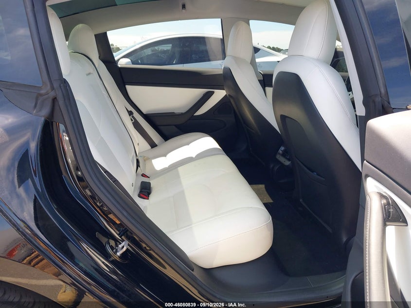 TESLA MODEL 3 - zdjęcie 8
