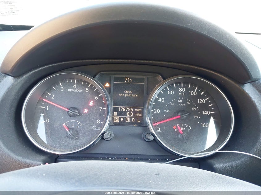 2011 NISSAN ROGUE auction photo 7