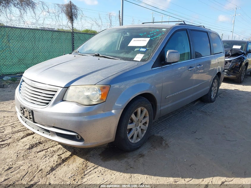 2013 CHRYSLER TOWN & COUNTRY auction photo 2