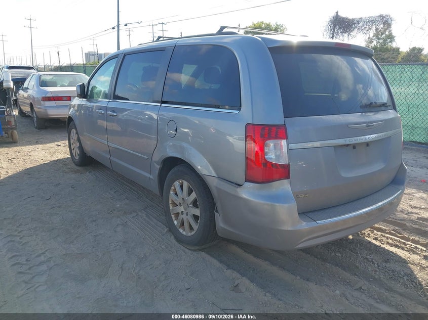 2013 CHRYSLER TOWN & COUNTRY auction photo 3