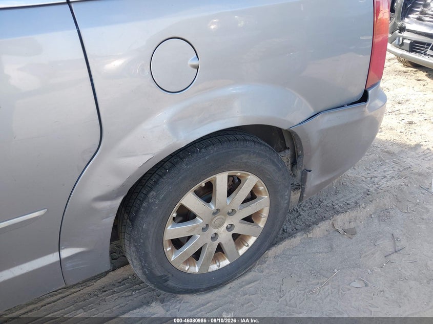 2013 CHRYSLER TOWN & COUNTRY auction photo 6