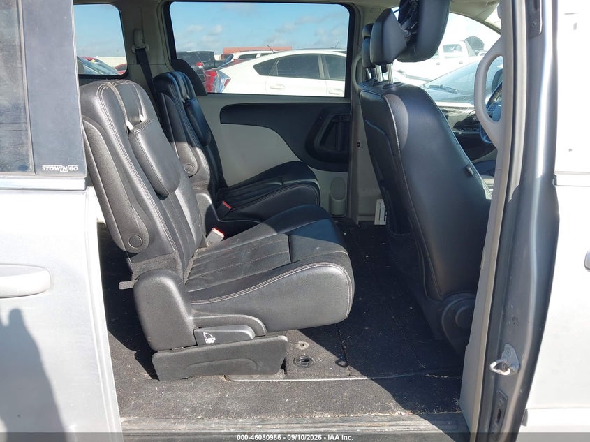 2013 CHRYSLER TOWN & COUNTRY auction photo 8