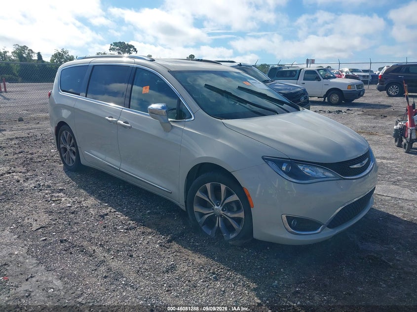 2019 CHRYSLER PACIFICA auction photo 1