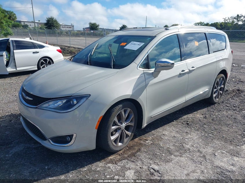 2019 CHRYSLER PACIFICA auction photo 2
