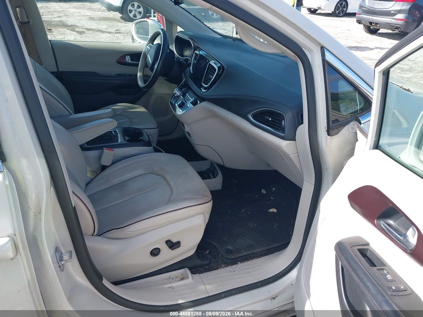 2019 CHRYSLER PACIFICA auction photo 5